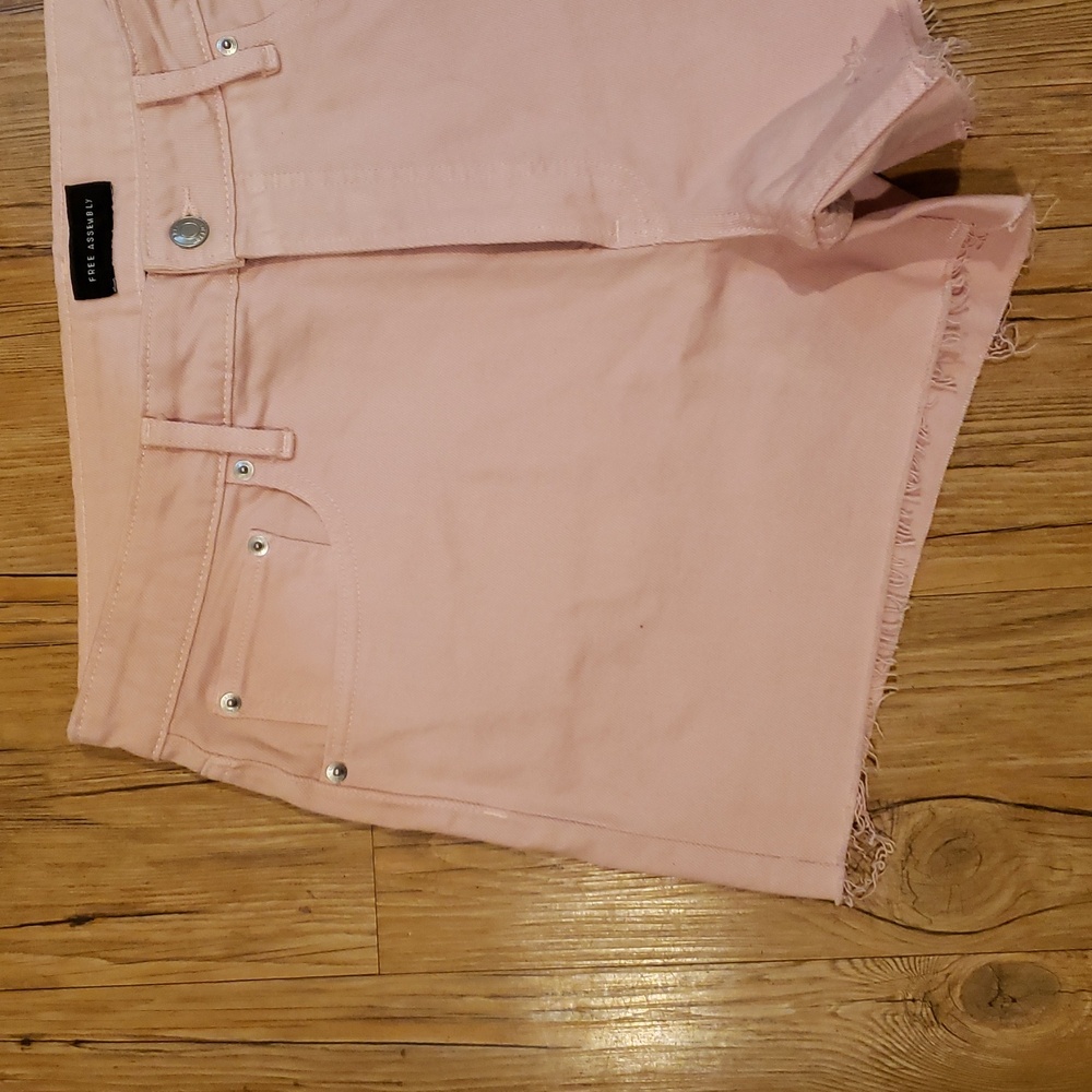 Free Assembly Jean Short - Picture 2 of 6